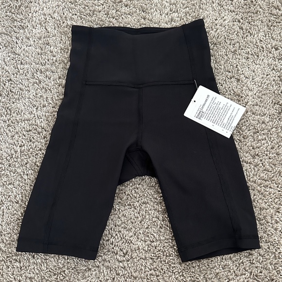 Lululemon black shorts - Picture 4 of 5